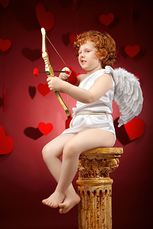 Cupidon à La Saint Valentin Ange Cupidon Avec Arc Et Flèche Flèche Damour  Tir De Cupidon